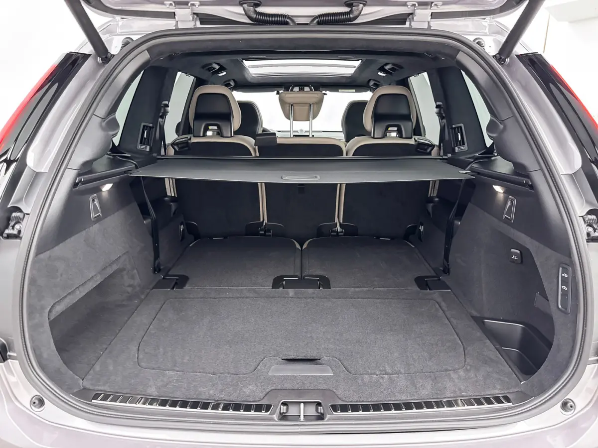 T8 Ultra Dark Executive Edition | 22" | Gelaagd & Getint Glas | Geintegreerd kinderzitje | Luchtvering | Geventileerd Nappa | Bowers & Wilkins | Stoelmassage | Panoramadak | Head-Up | 360 Ca