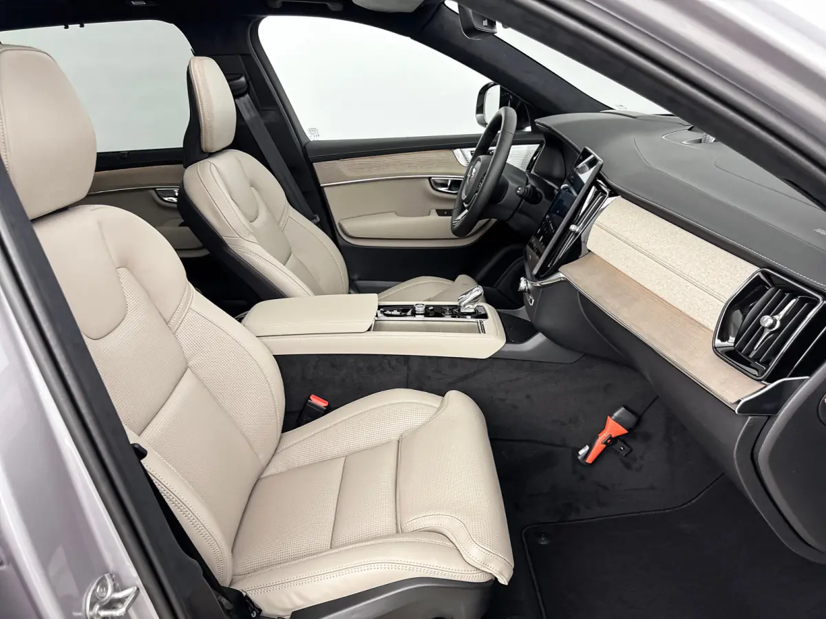 T8 Ultra Dark Executive Edition | 22" | Gelaagd & Getint Glas | Geintegreerd kinderzitje | Luchtvering | Geventileerd Nappa | Bowers & Wilkins | Stoelmassage | Panoramadak | Head-Up | 360 Ca