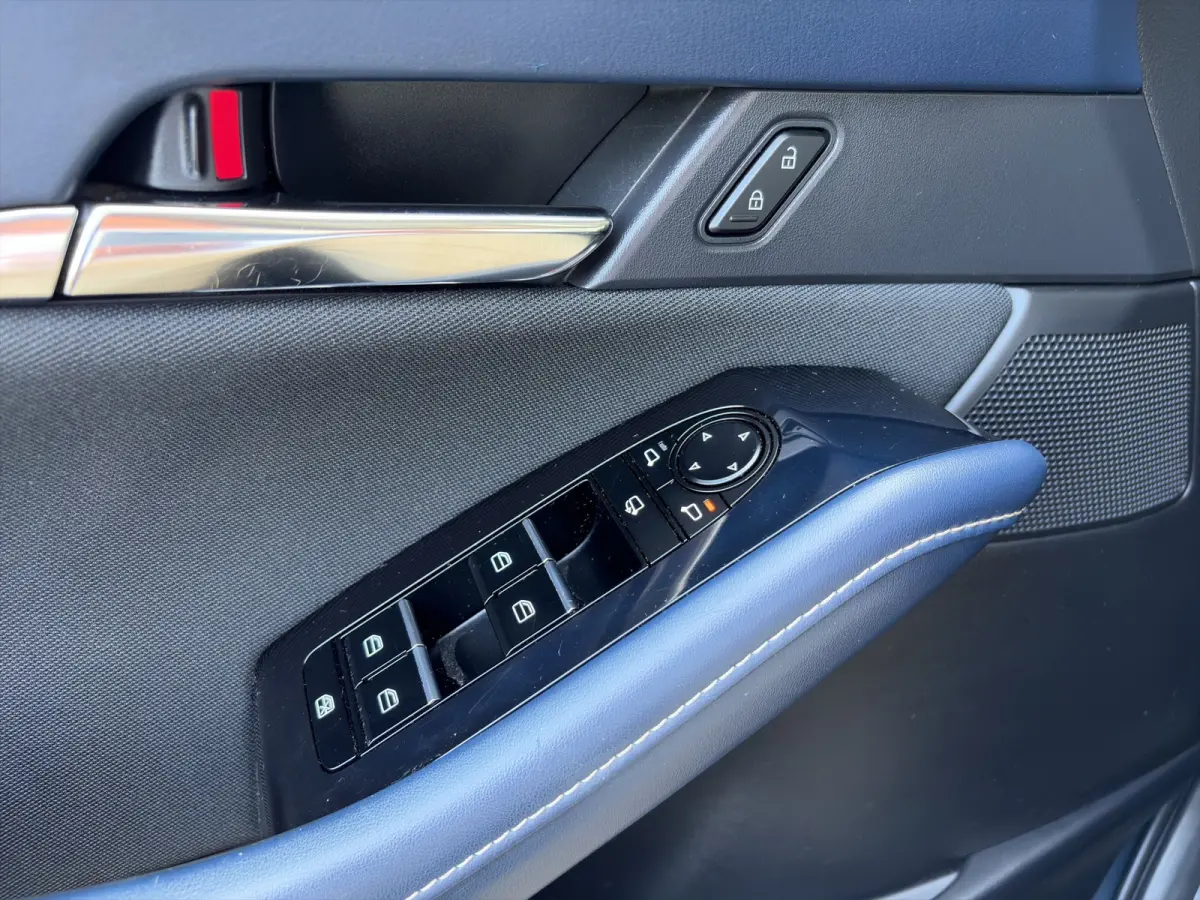 2.0 180pk SkyActiv-X M Hybrid Comfort | Trekhaak | Camera | Climate controle | Adaptive cruise controle | Dodehoek detectie | Elektrische achterklep | Keyless entry | Sensoren voor en achter