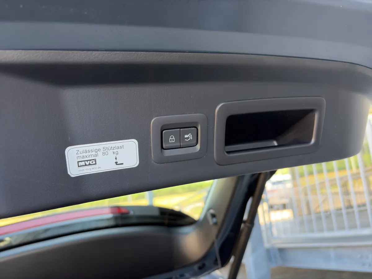 2.0 180pk SkyActiv-X M Hybrid Comfort | Trekhaak | Camera | Climate controle | Adaptive cruise controle | Dodehoek detectie | Elektrische achterklep | Keyless entry | Sensoren voor en achter