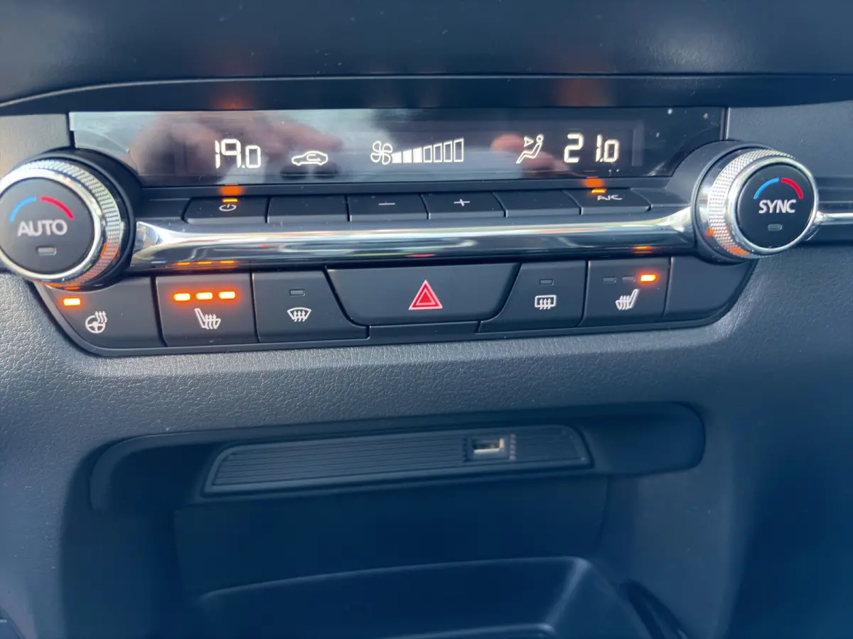 2.0 180pk SkyActiv-X M Hybrid Comfort | Trekhaak | Camera | Climate controle | Adaptive cruise controle | Dodehoek detectie | Elektrische achterklep | Keyless entry | Sensoren voor en achter