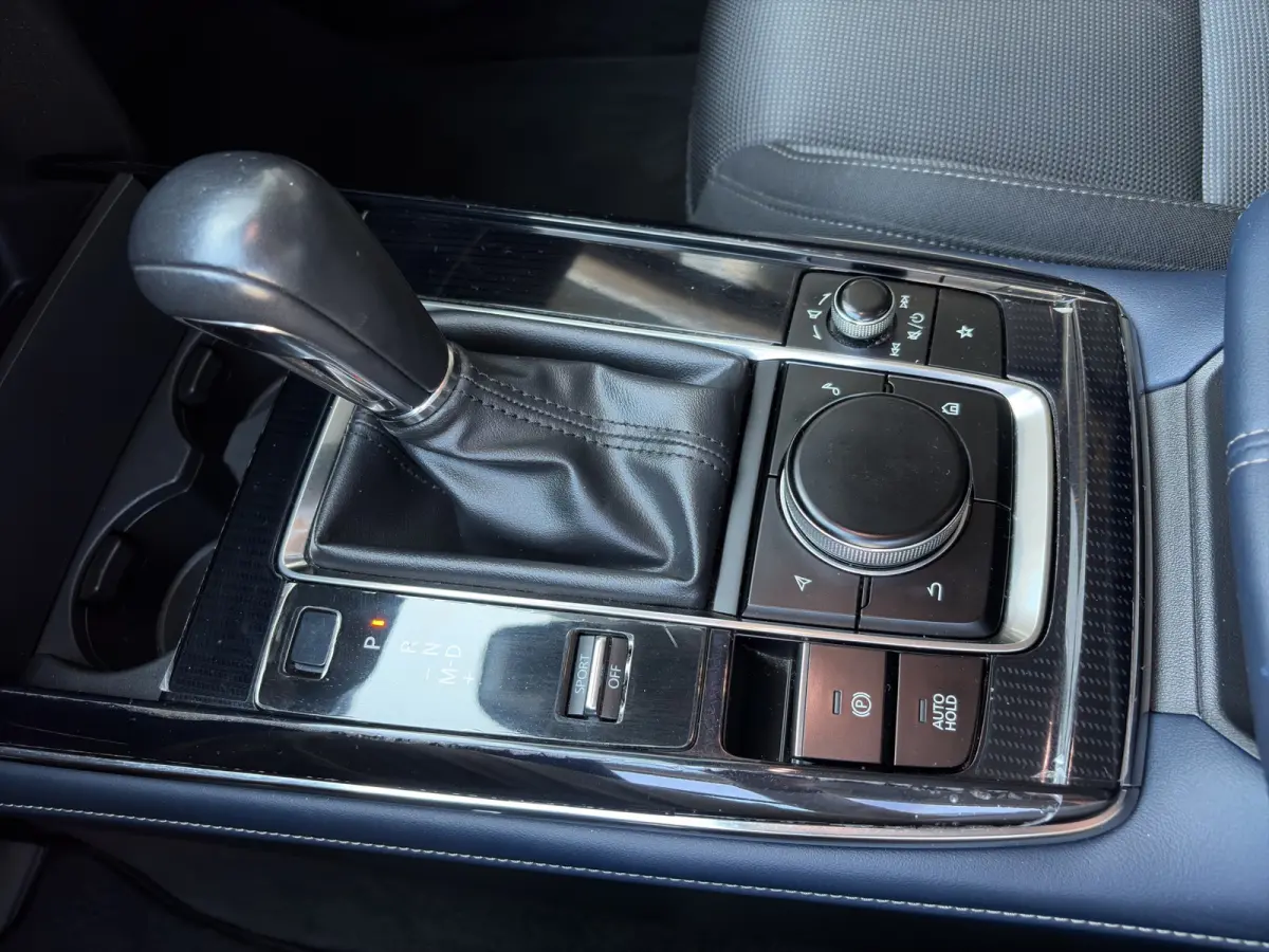 2.0 180pk SkyActiv-X M Hybrid Comfort | Trekhaak | Camera | Climate controle | Adaptive cruise controle | Dodehoek detectie | Elektrische achterklep | Keyless entry | Sensoren voor en achter