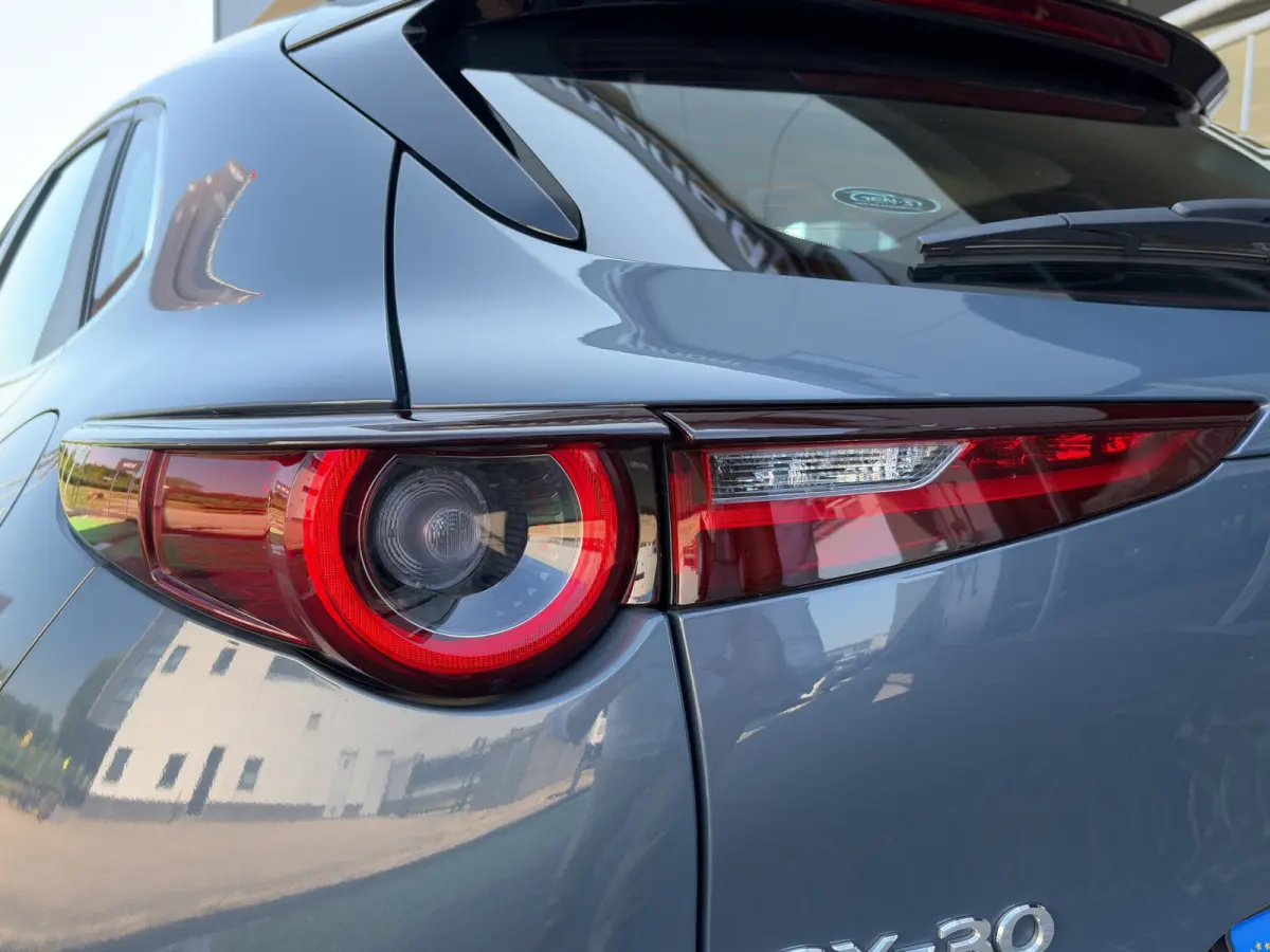 2.0 180pk SkyActiv-X M Hybrid Comfort | Trekhaak | Camera | Climate controle | Adaptive cruise controle | Dodehoek detectie | Elektrische achterklep | Keyless entry | Sensoren voor en achter