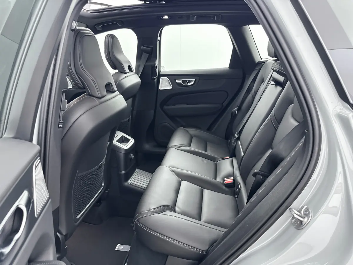 T8 Recharge Ultra Dark Executive | 22" | Getint & Gelamineerd Glas | Alarmklasse 3 | Black Edition Interieur | Luchtvering | Bowers & Wilkins | Geventileerd Nappa | Massagestoelen | Head-Up 