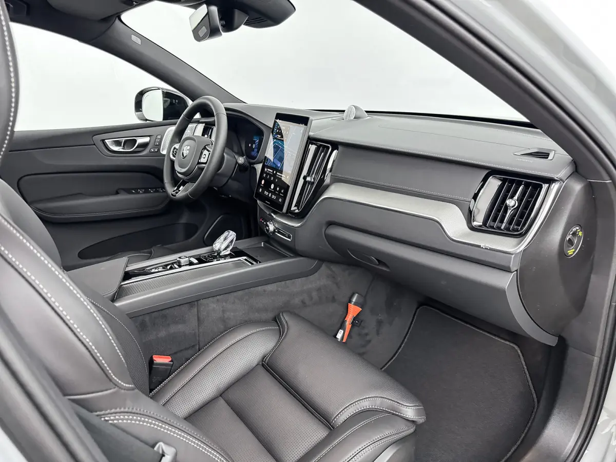 T8 Recharge Ultra Dark Executive | 22" | Getint & Gelamineerd Glas | Alarmklasse 3 | Black Edition Interieur | Luchtvering | Bowers & Wilkins | Geventileerd Nappa | Massagestoelen | Head-Up 