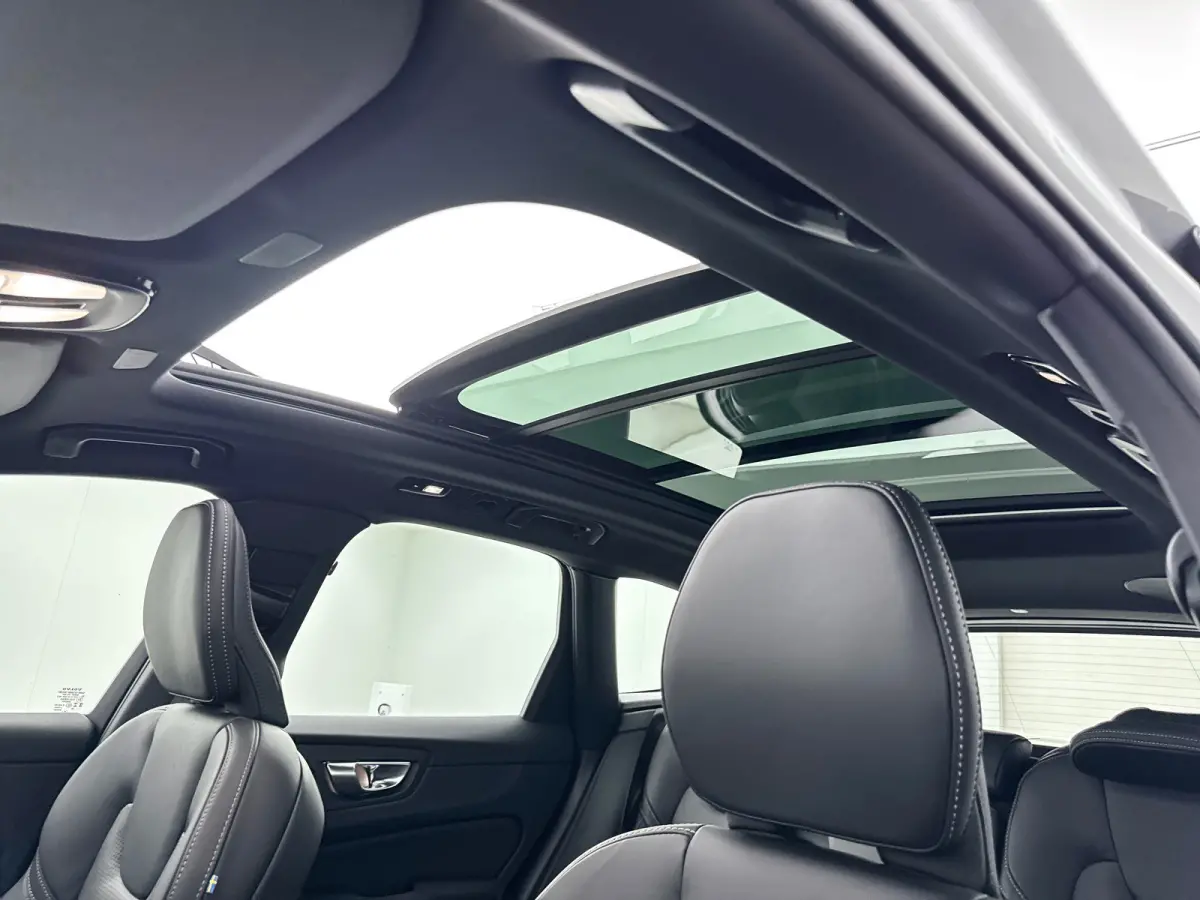 T8 Recharge Ultra Dark Executive | 22" | Getint & Gelamineerd Glas | Alarmklasse 3 | Black Edition Interieur | Luchtvering | Bowers & Wilkins | Geventileerd Nappa | Massagestoelen | Head-Up 