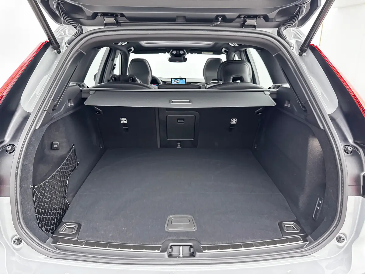 T8 Recharge Ultra Dark Executive | 22" | Getint & Gelamineerd Glas | Alarmklasse 3 | Black Edition Interieur | Luchtvering | Bowers & Wilkins | Geventileerd Nappa | Massagestoelen | Head-Up 