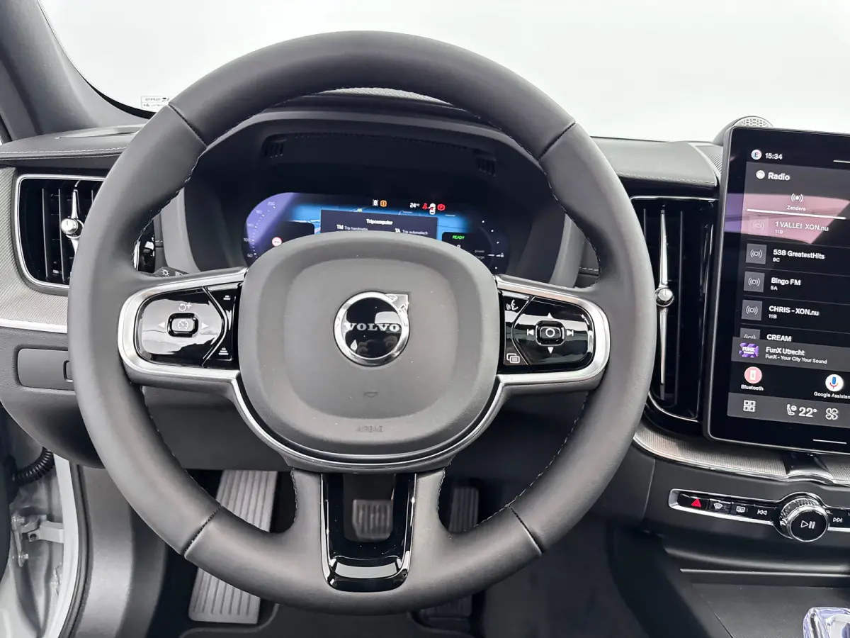 T8 Recharge Ultra Dark Executive | 22" | Getint & Gelamineerd Glas | Alarmklasse 3 | Black Edition Interieur | Luchtvering | Bowers & Wilkins | Geventileerd Nappa | Massagestoelen | Head-Up 