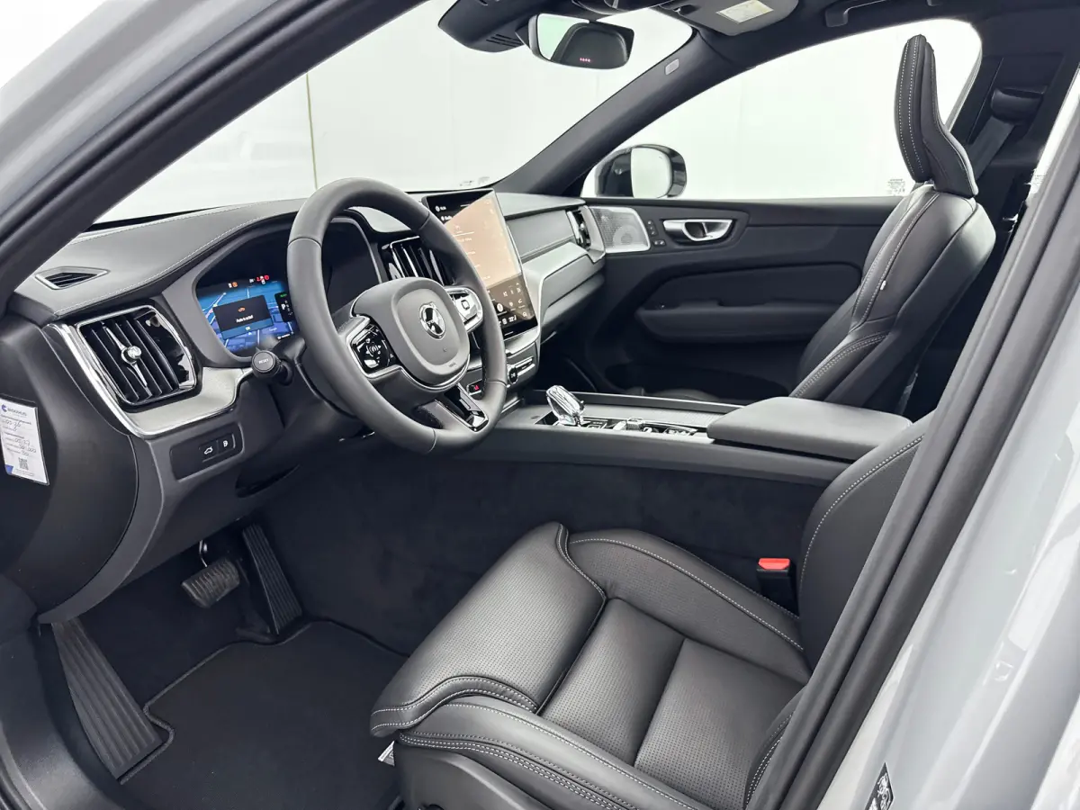 T8 Recharge Ultra Dark Executive | 22" | Getint & Gelamineerd Glas | Alarmklasse 3 | Black Edition Interieur | Luchtvering | Bowers & Wilkins | Geventileerd Nappa | Massagestoelen | Head-Up 