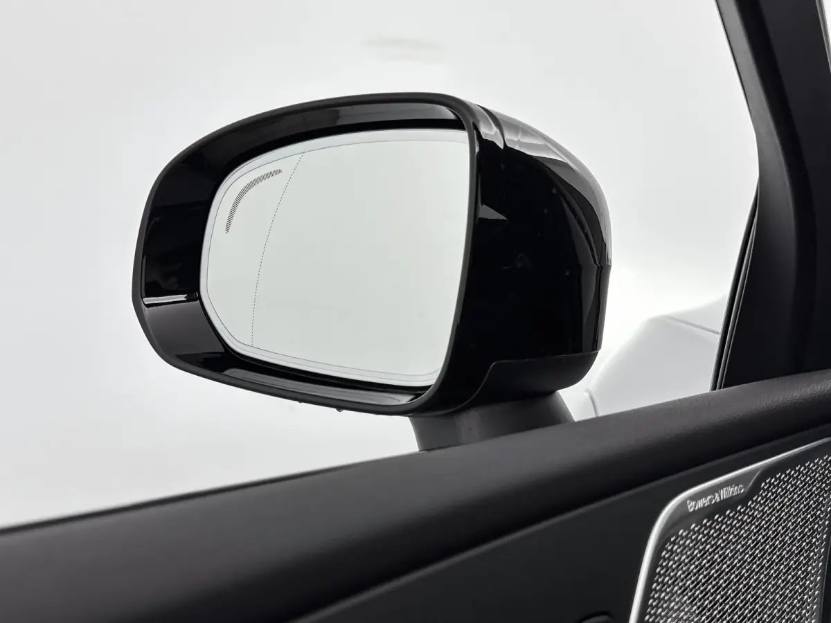 T8 Recharge Ultra Dark Executive | 22" | Getint & Gelamineerd Glas | Alarmklasse 3 | Black Edition Interieur | Luchtvering | Bowers & Wilkins | Geventileerd Nappa | Massagestoelen | Head-Up 