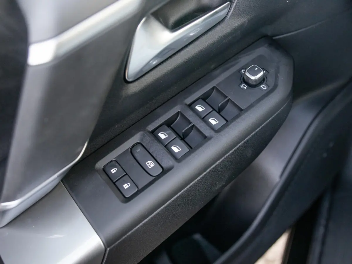 First Edition 74 kWh | Actieprijs | Adapt. Cruise | Camera | Carplay | 20" | Elektr. A-Klep | Navi | Winter Pack | Schuif/Kanteldak | Premium Pack | Conv. Pack | Warmtepomp