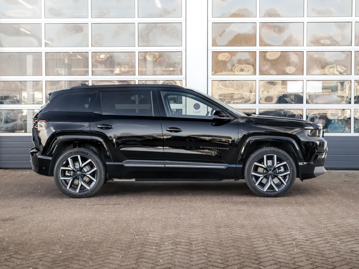 First Edition 74 kWh | Actieprijs | Adapt. Cruise | Camera | Carplay | 20" | Elektr. A-Klep | Navi | Winter Pack | Schuif/Kanteldak | Premium Pack | Conv. Pack | Warmtepomp