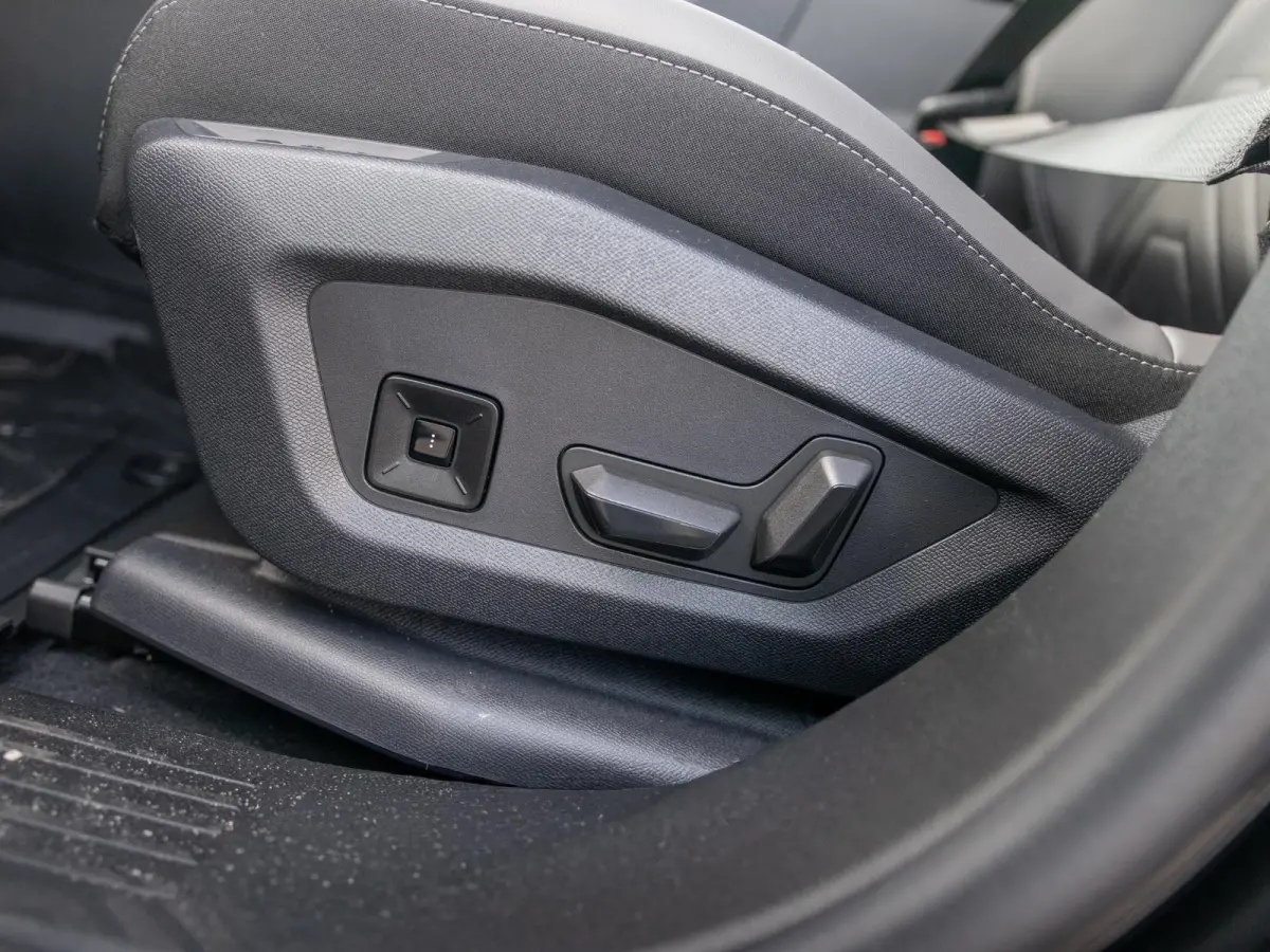 First Edition 74 kWh | Actieprijs | Adapt. Cruise | Camera | Carplay | 20" | Elektr. A-Klep | Navi | Winter Pack | Schuif/Kanteldak | Premium Pack | Conv. Pack | Warmtepomp