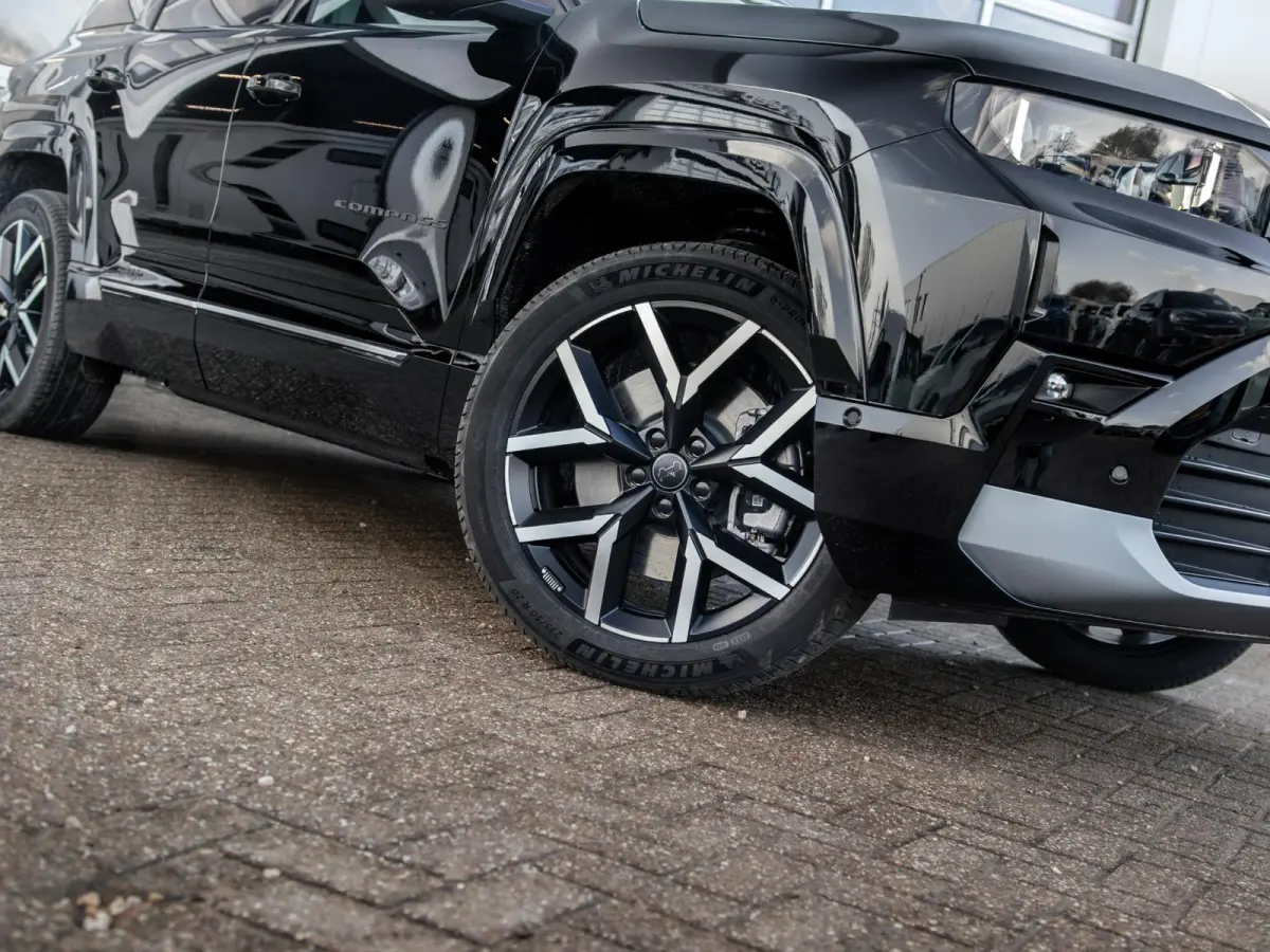 First Edition 74 kWh | Actieprijs | Adapt. Cruise | Camera | Carplay | 20" | Elektr. A-Klep | Navi | Winter Pack | Schuif/Kanteldak | Premium Pack | Conv. Pack | Warmtepomp