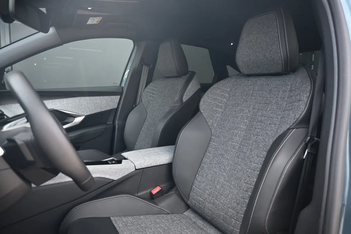 1.6 plug-in Hybrid 195 Allure Tot 8 jaar Garantie! | Afn. Trekhaak | 7,4kW Lader | AllSeason | Navigatie | Achteruitrijcamera | Keyless-Entry | !!