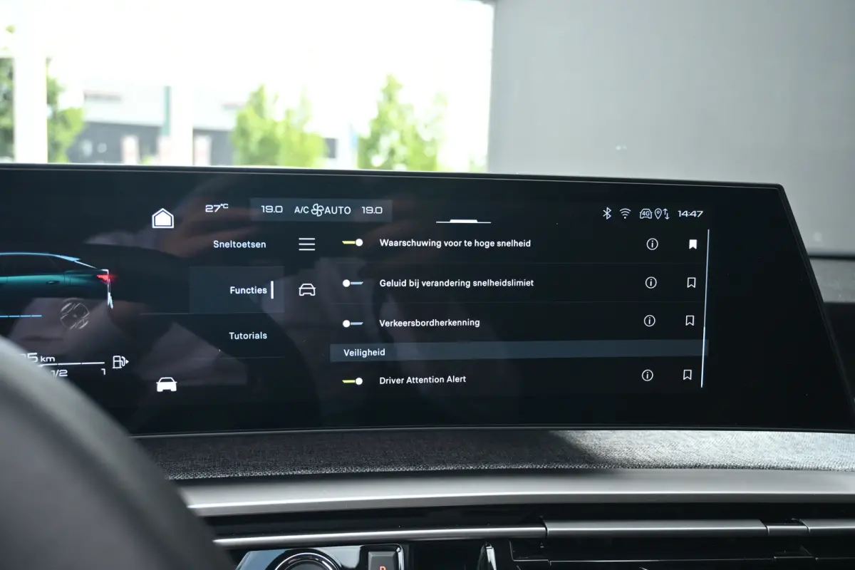 1.6 plug-in Hybrid 195 Allure Tot 8 jaar Garantie! | Afn. Trekhaak | 7,4kW Lader | AllSeason | Navigatie | Achteruitrijcamera | Keyless-Entry | !!