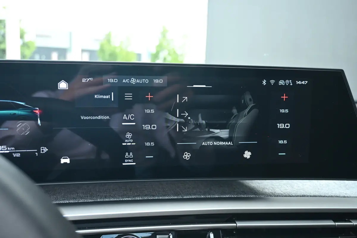 1.6 plug-in Hybrid 195 Allure Tot 8 jaar Garantie! | Afn. Trekhaak | 7,4kW Lader | AllSeason | Navigatie | Achteruitrijcamera | Keyless-Entry | !!
