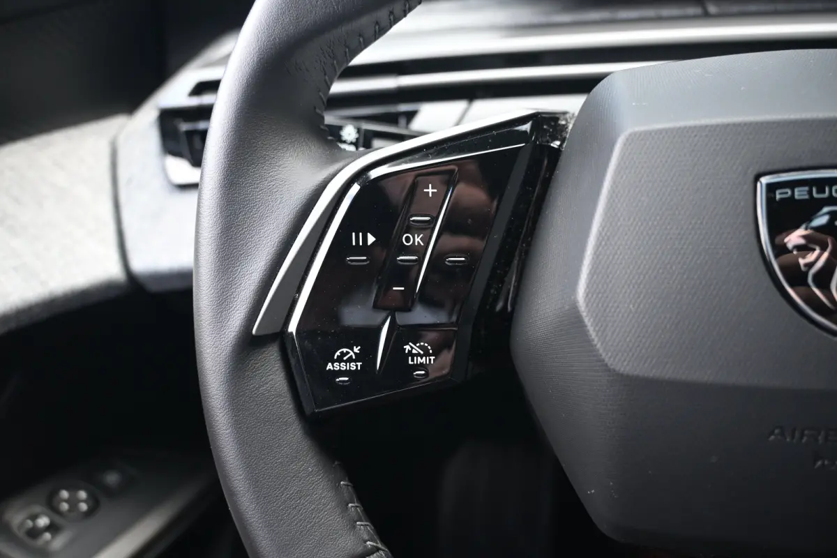 1.6 plug-in Hybrid 195 Allure Tot 8 jaar Garantie! | Afn. Trekhaak | 7,4kW Lader | AllSeason | Navigatie | Achteruitrijcamera | Keyless-Entry | !!