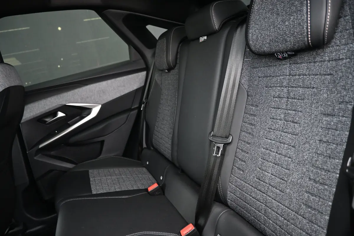 1.6 plug-in Hybrid 195 Allure Tot 8 jaar Garantie! | Afn. Trekhaak | 7,4kW Lader | AllSeason | Navigatie | Achteruitrijcamera | Keyless-Entry | !!