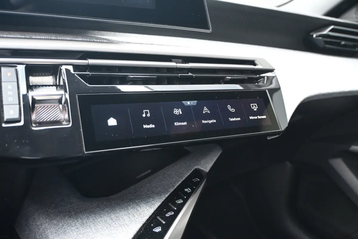 1.6 plug-in Hybrid 195 Allure Tot 8 jaar Garantie! | Afn. Trekhaak | 7,4kW Lader | AllSeason | Navigatie | Achteruitrijcamera | Keyless-Entry | !!