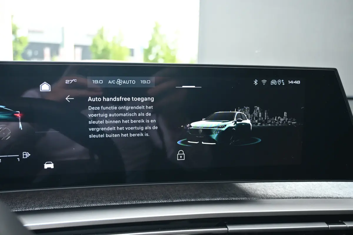 1.6 plug-in Hybrid 195 Allure Tot 8 jaar Garantie! | Afn. Trekhaak | 7,4kW Lader | AllSeason | Navigatie | Achteruitrijcamera | Keyless-Entry | !!