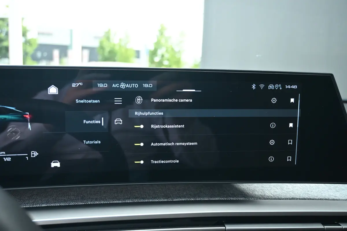 1.6 plug-in Hybrid 195 Allure Tot 8 jaar Garantie! | Afn. Trekhaak | 7,4kW Lader | AllSeason | Navigatie | Achteruitrijcamera | Keyless-Entry | !!