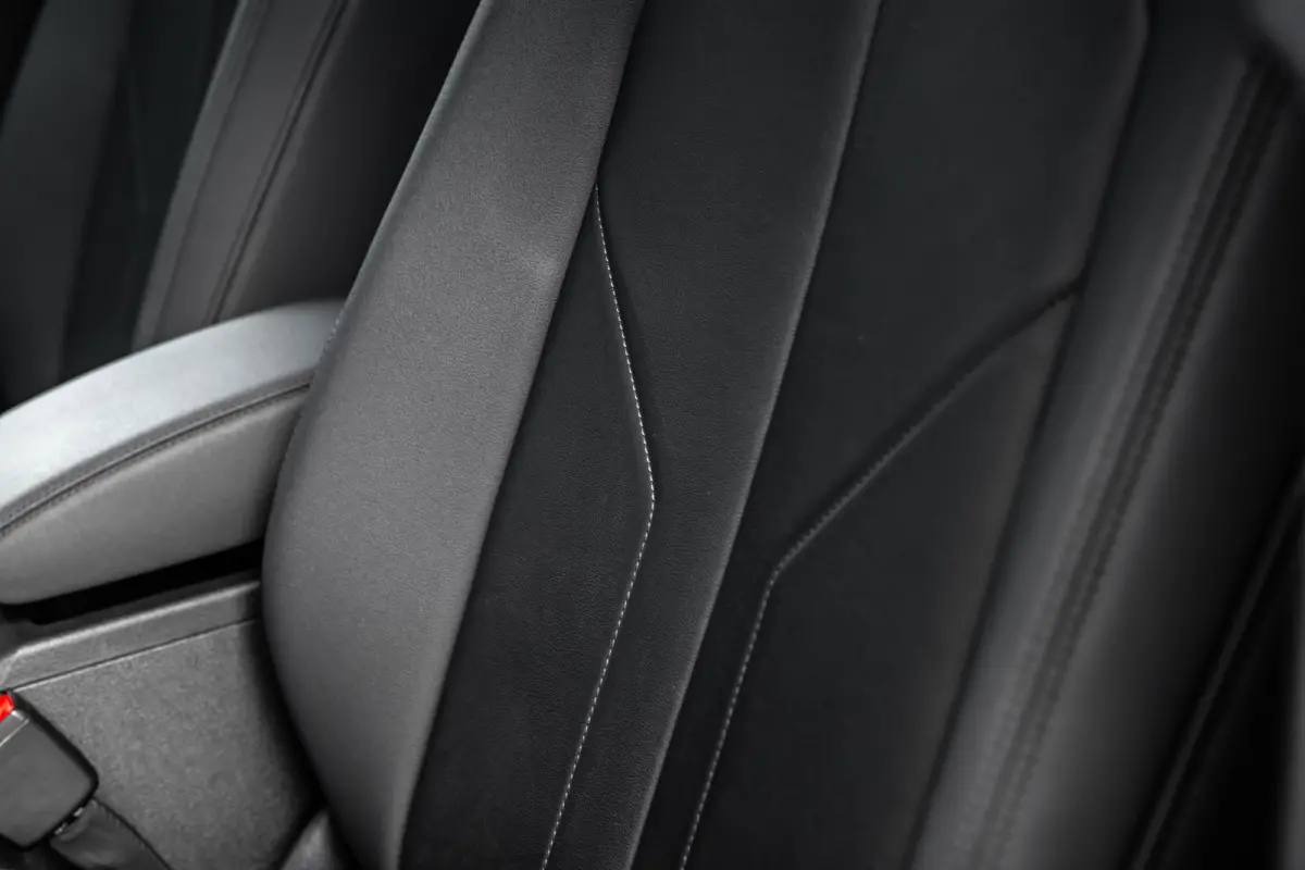 | Leder | Navigatie | Stoelverwarming |