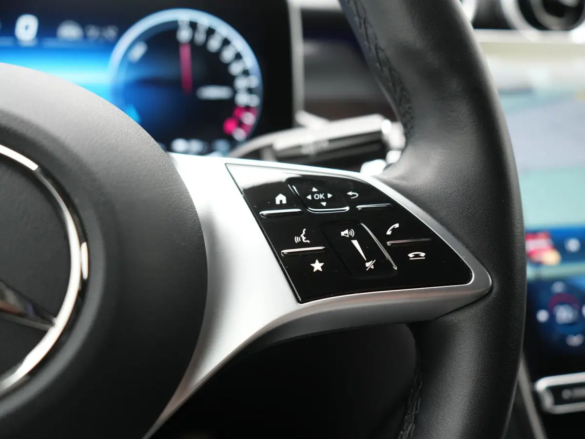 4MATIC Avantgarde PHEV 313pk Dealer O.H. | Adaptive Cruise | Camera | Digital LED | Sportstoelen Memory & Verwarmd | Stuur Verwarmd | Sfeerverlichting | Apple Carplay | Blis | Navigatie | MB