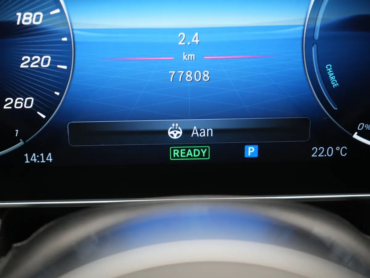 4MATIC Avantgarde PHEV 313pk Dealer O.H. | Adaptive Cruise | Camera | Digital LED | Sportstoelen Memory & Verwarmd | Stuur Verwarmd | Sfeerverlichting | Apple Carplay | Blis | Navigatie | MB