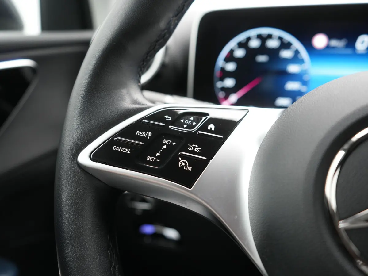 4MATIC Avantgarde PHEV 313pk Dealer O.H. | Adaptive Cruise | Camera | Digital LED | Sportstoelen Memory & Verwarmd | Stuur Verwarmd | Sfeerverlichting | Apple Carplay | Blis | Navigatie | MB