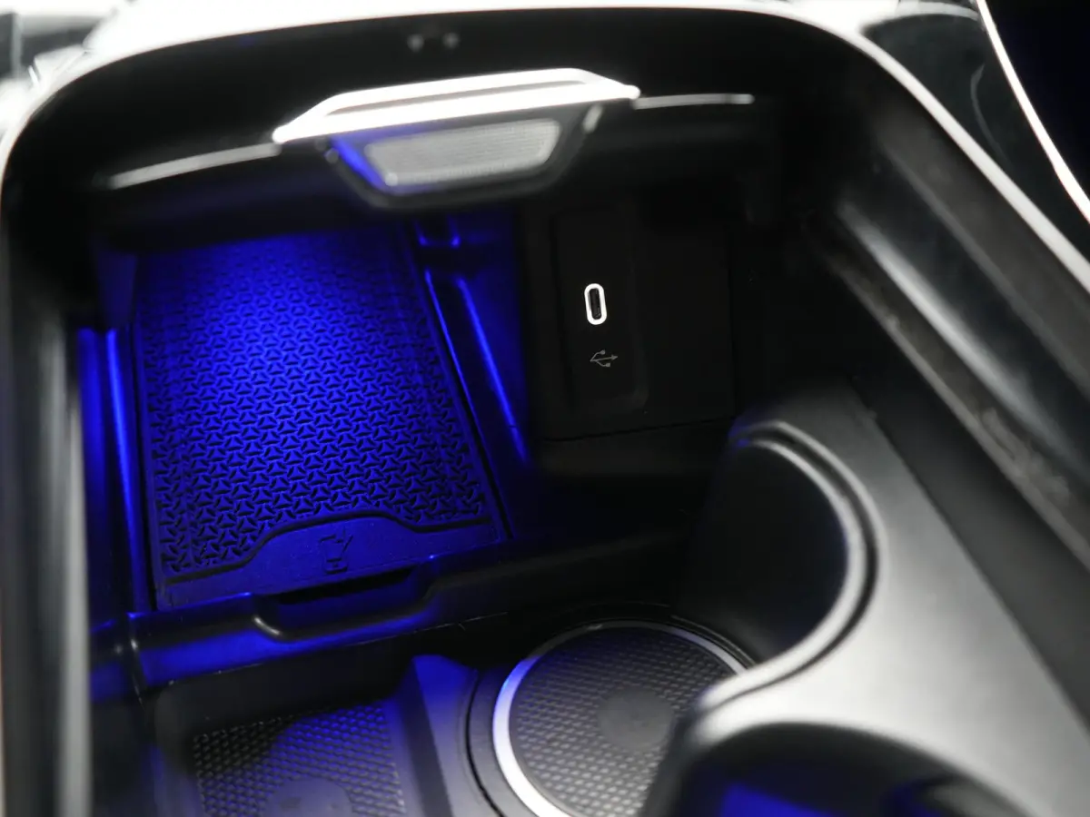 4MATIC Avantgarde PHEV 313pk Dealer O.H. | Adaptive Cruise | Camera | Digital LED | Sportstoelen Memory & Verwarmd | Stuur Verwarmd | Sfeerverlichting | Apple Carplay | Blis | Navigatie | MB