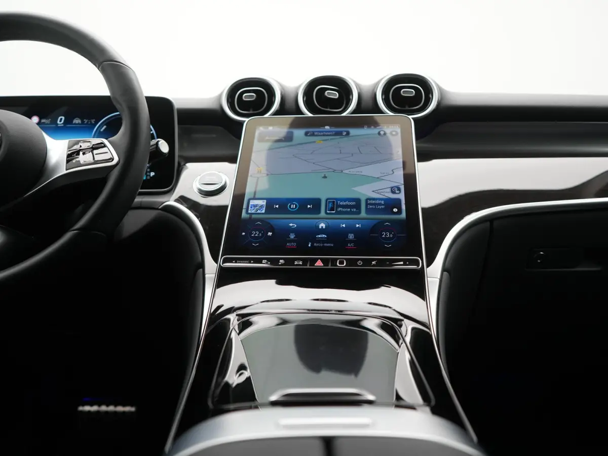 4MATIC Avantgarde PHEV 313pk Dealer O.H. | Adaptive Cruise | Camera | Digital LED | Sportstoelen Memory & Verwarmd | Stuur Verwarmd | Sfeerverlichting | Apple Carplay | Blis | Navigatie | MB