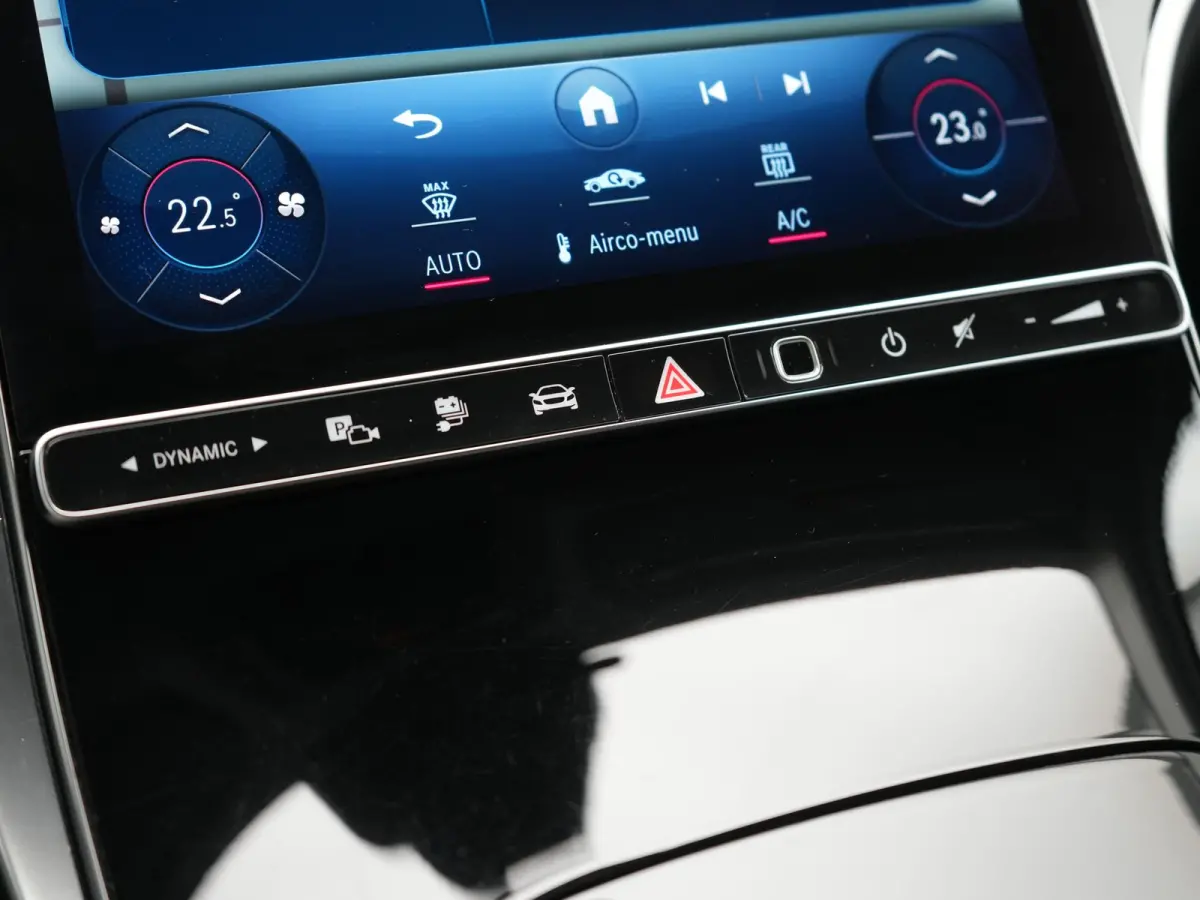 4MATIC Avantgarde PHEV 313pk Dealer O.H. | Adaptive Cruise | Camera | Digital LED | Sportstoelen Memory & Verwarmd | Stuur Verwarmd | Sfeerverlichting | Apple Carplay | Blis | Navigatie | MB