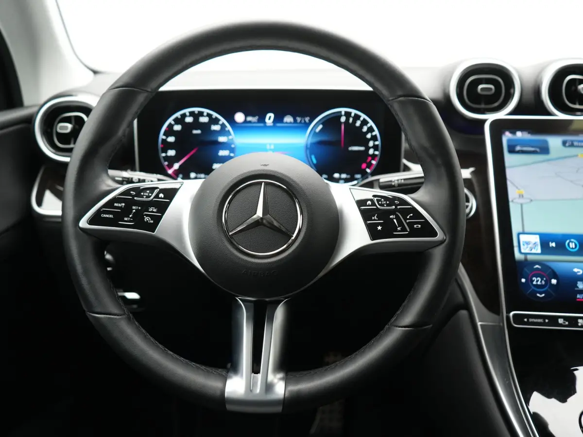 4MATIC Avantgarde PHEV 313pk Dealer O.H. | Adaptive Cruise | Camera | Digital LED | Sportstoelen Memory & Verwarmd | Stuur Verwarmd | Sfeerverlichting | Apple Carplay | Blis | Navigatie | MB