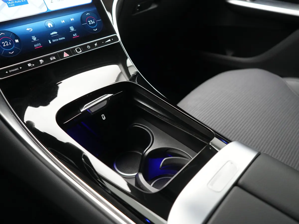 4MATIC Avantgarde PHEV 313pk Dealer O.H. | Adaptive Cruise | Camera | Digital LED | Sportstoelen Memory & Verwarmd | Stuur Verwarmd | Sfeerverlichting | Apple Carplay | Blis | Navigatie | MB