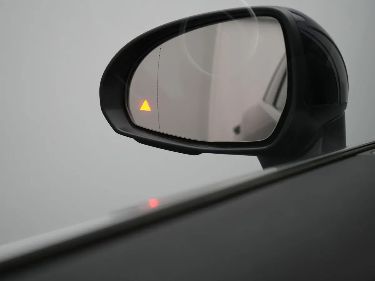 4MATIC Avantgarde PHEV 313pk Dealer O.H. | Adaptive Cruise | Camera | Digital LED | Sportstoelen Memory & Verwarmd | Stuur Verwarmd | Sfeerverlichting | Apple Carplay | Blis | Navigatie | MB