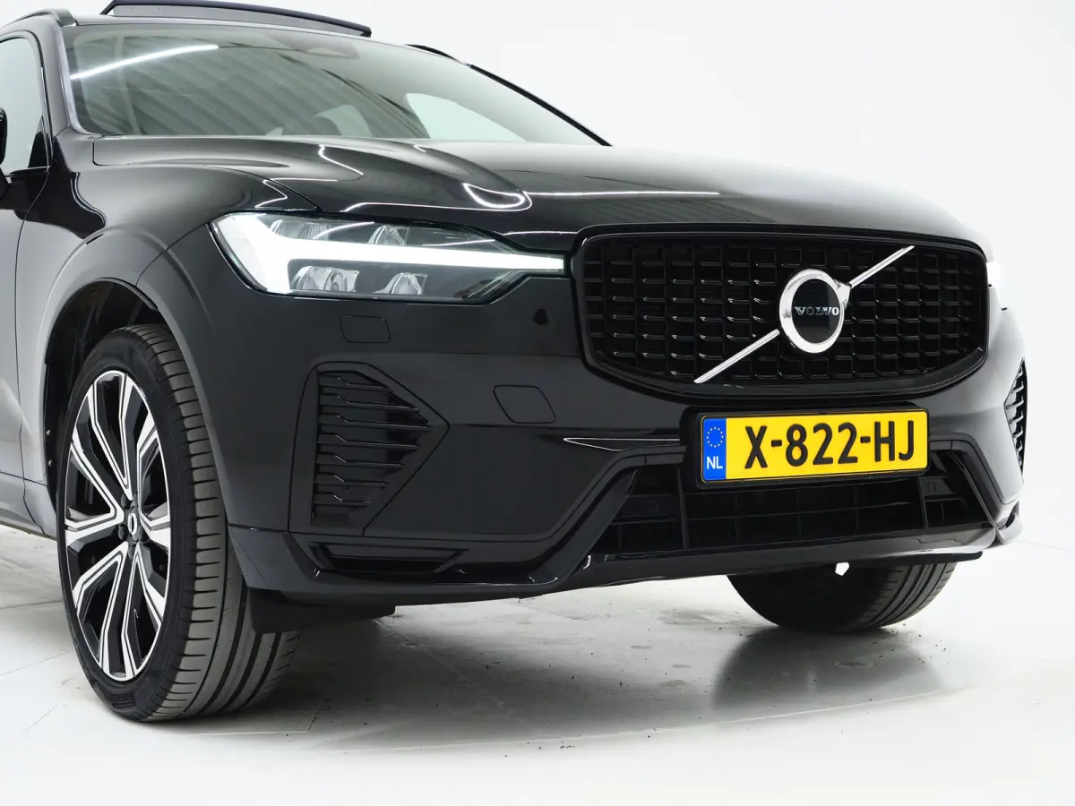 B5 250PK R-Design | Lounge Pack | 21" | Trekhaak | Park Assist Pack