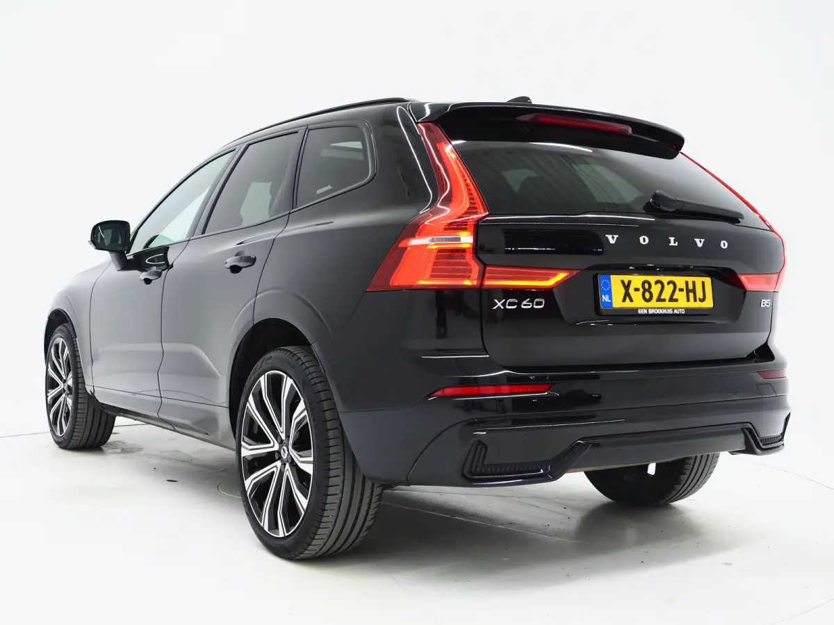 B5 250PK R-Design | Lounge Pack | 21" | Trekhaak | Park Assist Pack
