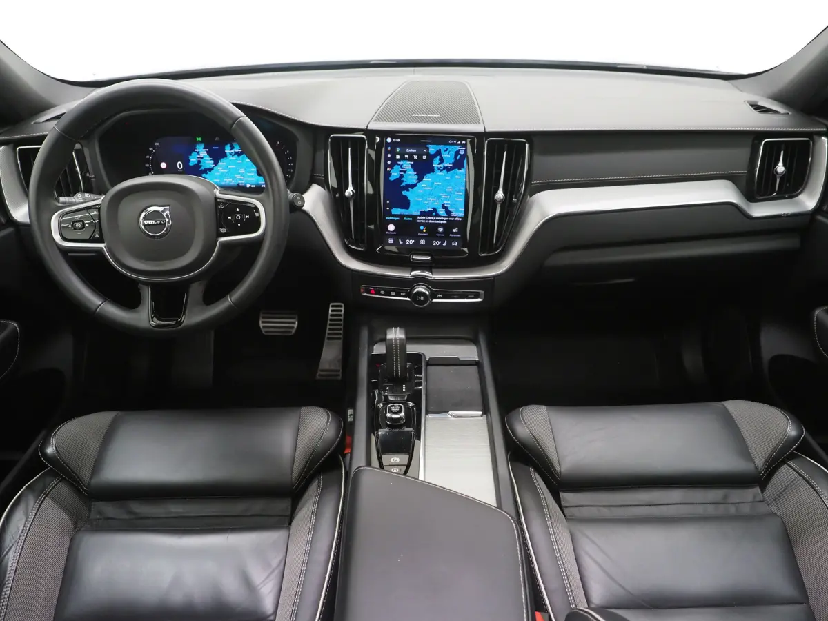 B5 250PK R-Design | Lounge Pack | 21" | Trekhaak | Park Assist Pack
