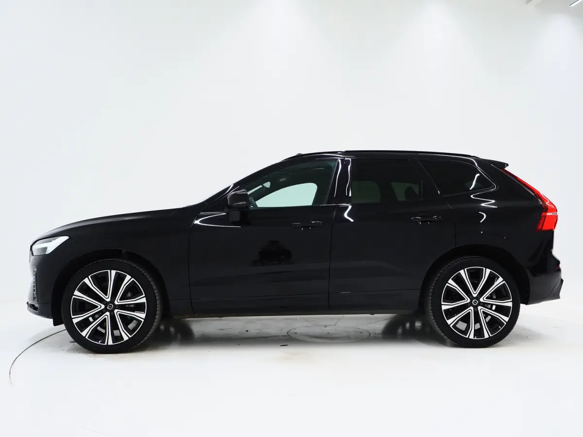 B5 250PK R-Design | Lounge Pack | 21" | Trekhaak | Park Assist Pack