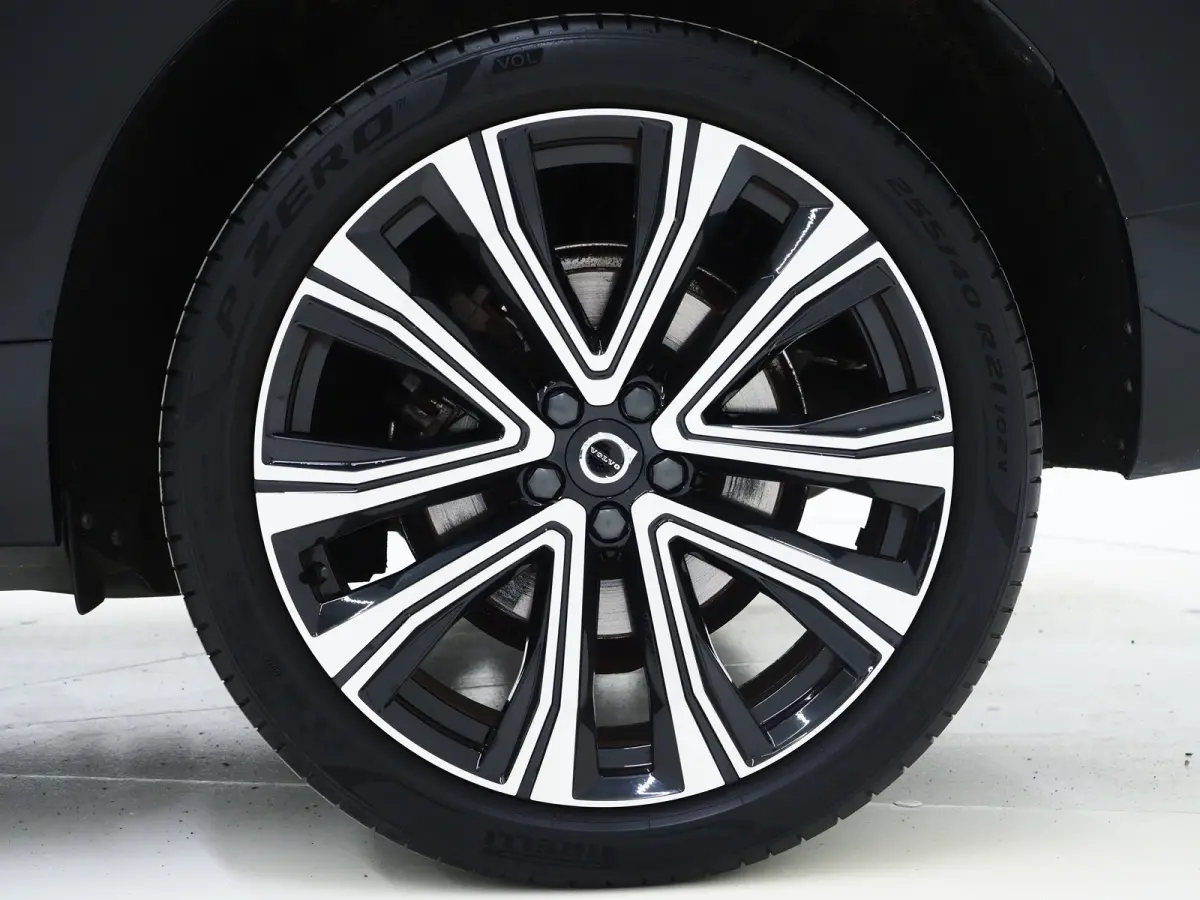 B5 250PK R-Design | Lounge Pack | 21" | Trekhaak | Park Assist Pack
