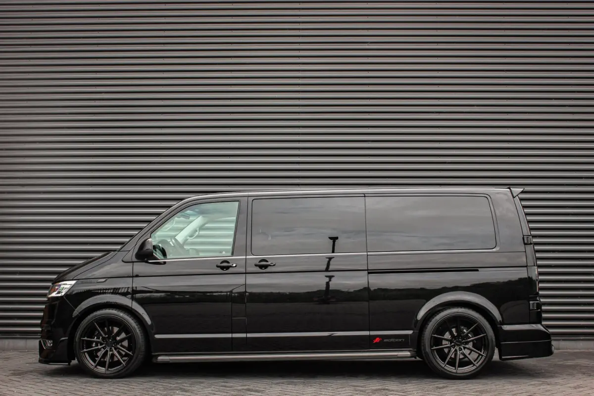 2.0 TDI L2H1 204PK BULLI DC DUBBEL CABINE / LEIGHTONVANS BODYKIT / FULL OPTIONS / LEDER / FULL BLACK /APPLE