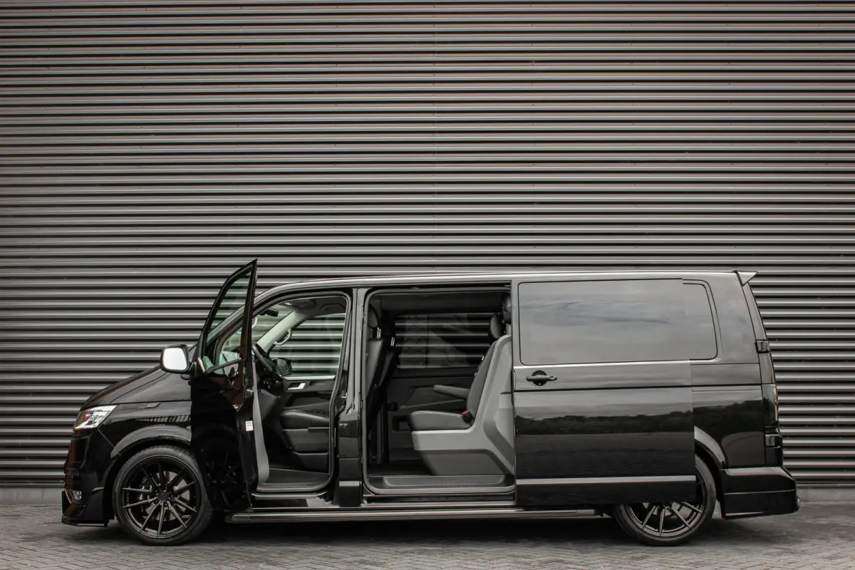 2.0 TDI L2H1 204PK BULLI DC DUBBEL CABINE / LEIGHTONVANS BODYKIT / FULL OPTIONS / LEDER / FULL BLACK /APPLE