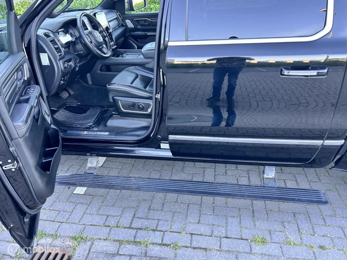 1500 4X4 5.7 V8 4x4 Crew Cab LIMITED LPG 300 LITER