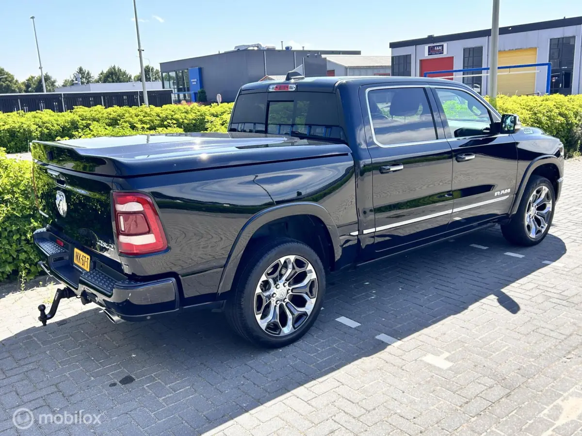 1500 4X4 5.7 V8 4x4 Crew Cab LIMITED LPG 300 LITER