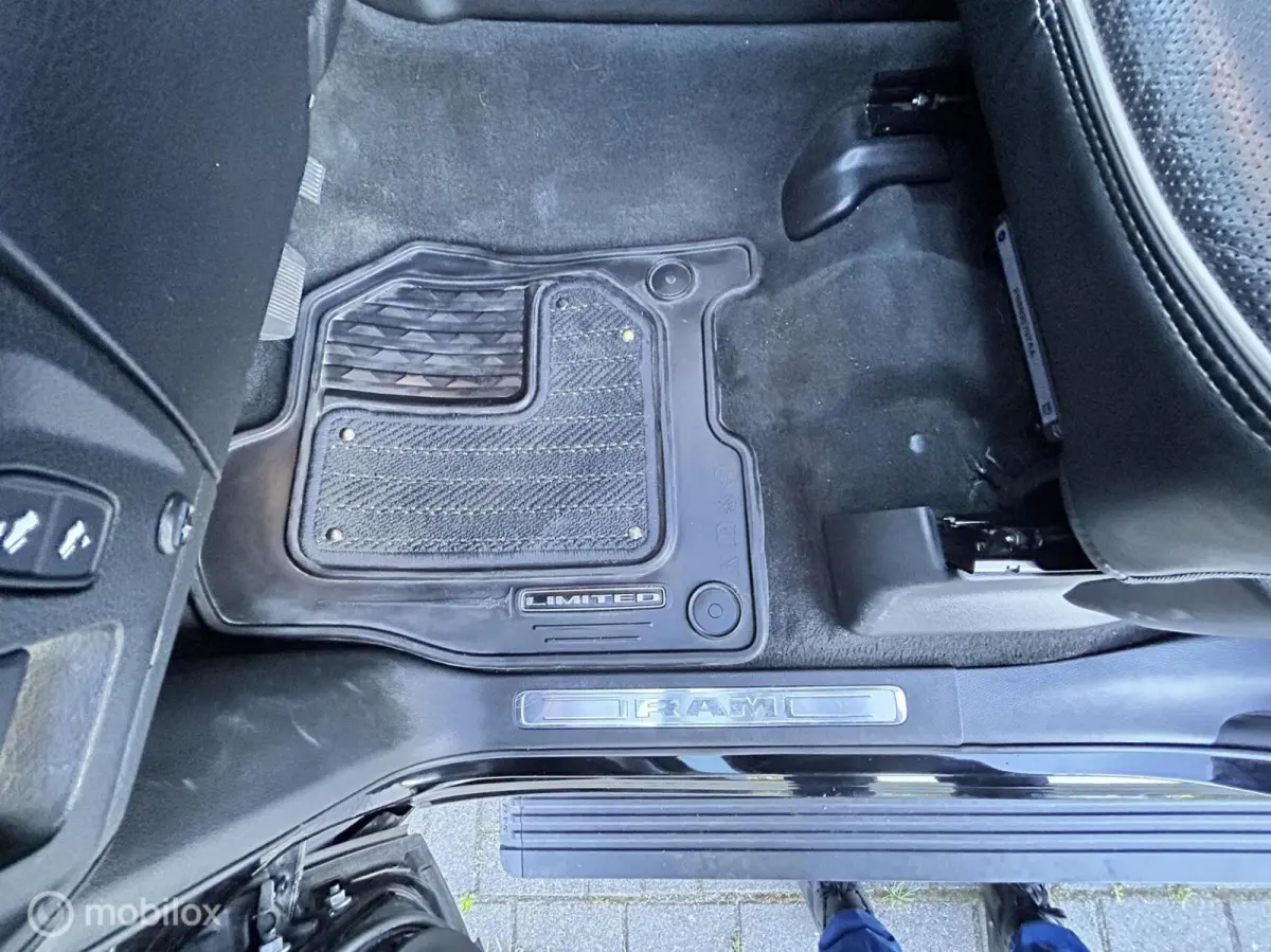 1500 4X4 5.7 V8 4x4 Crew Cab LIMITED LPG 300 LITER