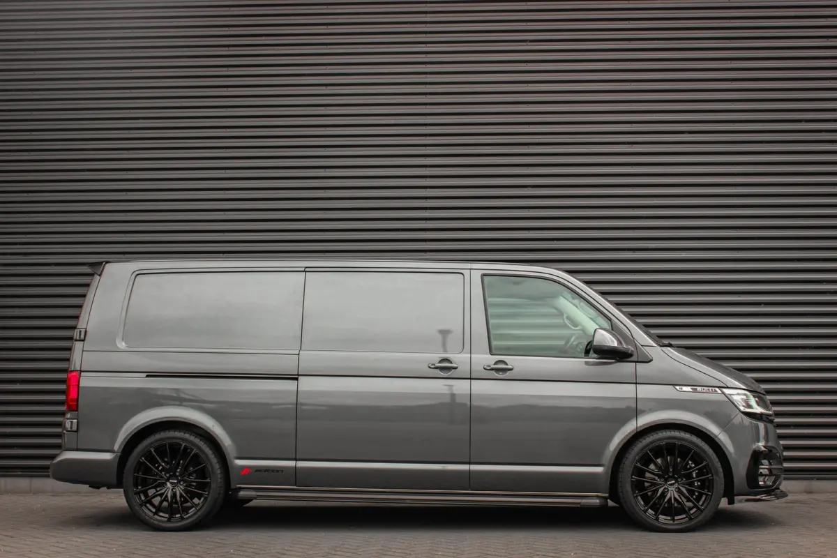 2.0 TDI L2H1 204PK JB-EDITION DSG / PDC / VERLAGINGSVEREN / LEDEREN BEKLEDING / FULL / APPLE CARPLAY /NAVI