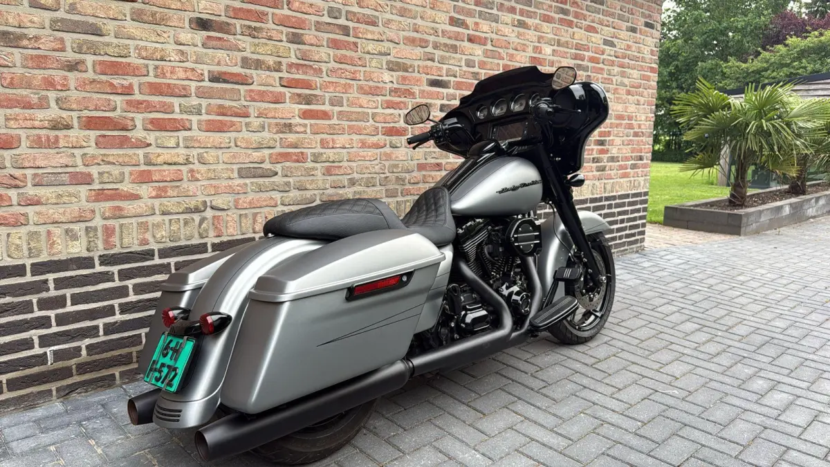 FLHXS Streetglide Street Glide  Special mat grijs blackout