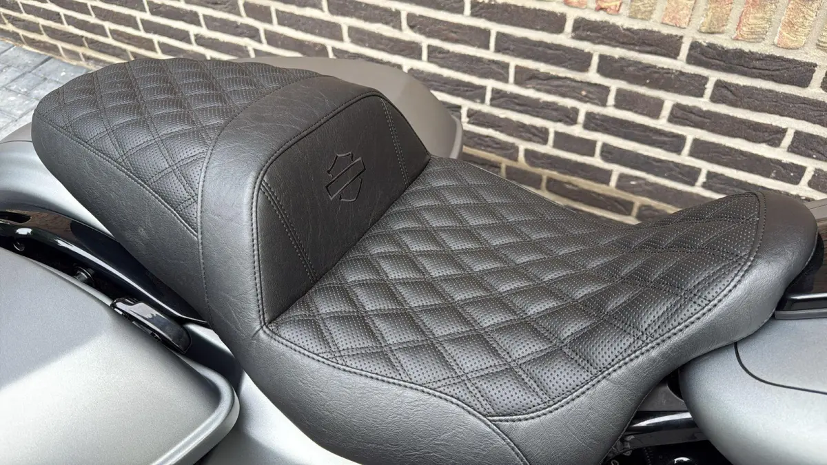 FLHXS Streetglide Street Glide  Special mat grijs blackout