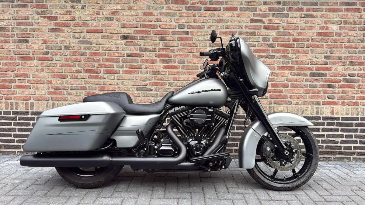 FLHXS Streetglide Street Glide  Special mat grijs blackout
